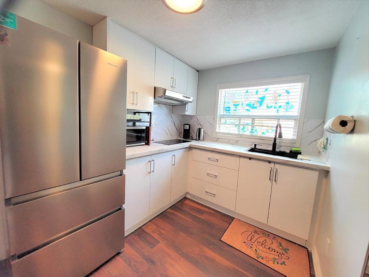 Renovated Cozy Bedroom With Private Washroom Toronto Dış mekan fotoğraf