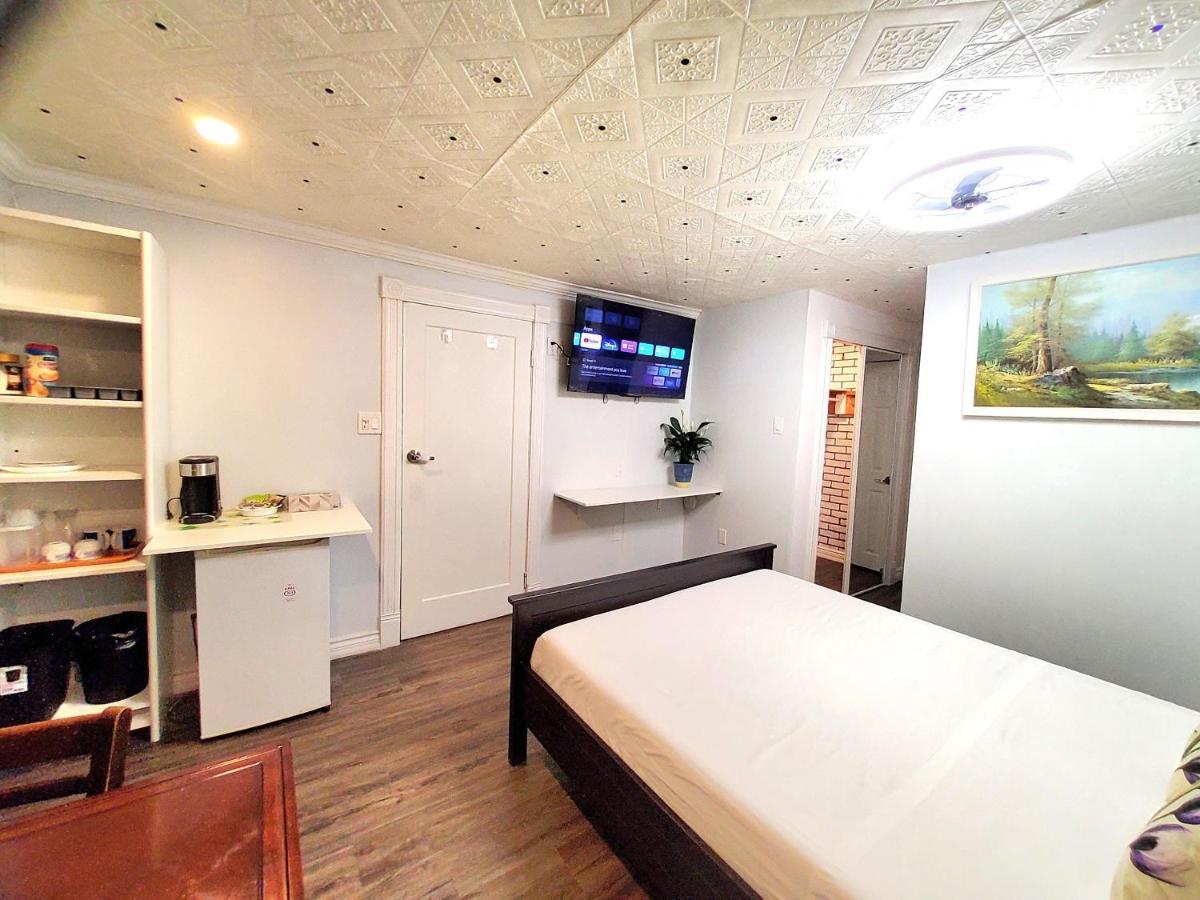 Renovated Cozy Bedroom With Private Washroom Toronto Dış mekan fotoğraf