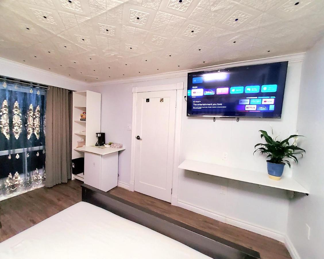 Renovated Cozy Bedroom With Private Washroom Toronto Dış mekan fotoğraf
