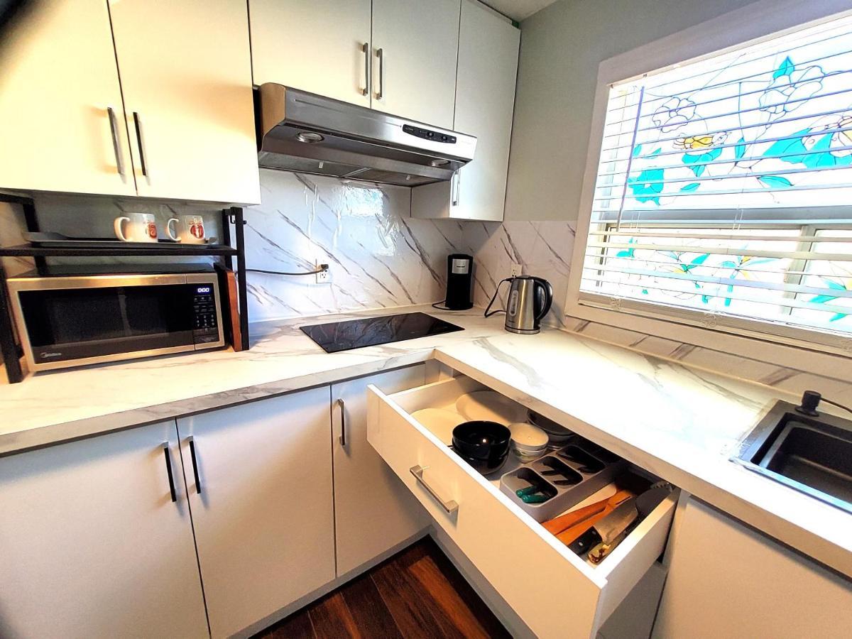 Renovated Cozy Bedroom With Private Washroom Toronto Dış mekan fotoğraf